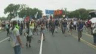 Climate activists resume protest outside Capitol