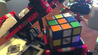 MindCuber scanning a cube