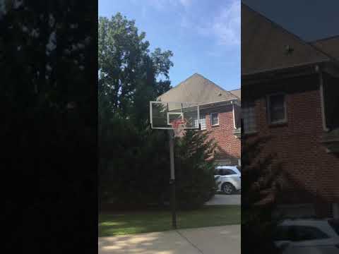 KID DUNKS ON 10 FEET ( INSANE ) KID DUNKS ON 10 FEET ( INSANE )