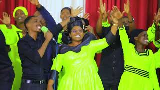 mbega ibihe byiza bya choral lnshuti za Yesu choir (ADEPER Kimisange)