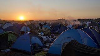 Поездами, автобусами, пешком: мигранты стремятся попасть в Германию из Венгрии и Австрии любым…