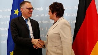 German economy minister seeks Opel jobs pledge from Peugeot Citroen - economy