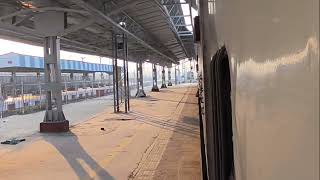 11410 Nizambad - Pune Express Departure From Daund Jn #indianrailways #daundjunction #traindeparture