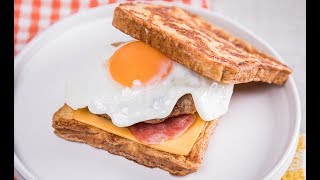 แซนด์วิชเฟรนช์โทสต์อาหารเช้า Breakfast French Toast Sandwich