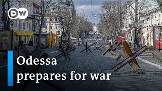 Odessa prepares for Russian attacks | DW News