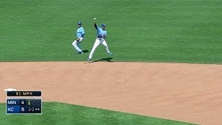 Escobar makes a sensational play in the 8th