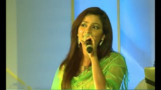 Bahon Mein Chale Aao live by Shreya Ghoshal