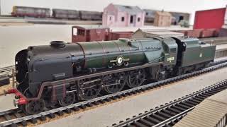 Hornby R2267 BR 4-6-2 Merchant Navy Class 'Brocklebank Line' No. 35025 H332184