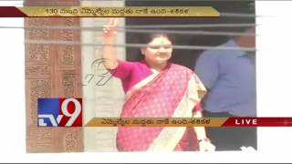 Sasikala meets AIADMK MLAs, claims to have their support - TV9