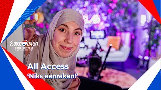 Door de delegatiewasstraat: ‘er ligt haar op de grond’ | All Access #4 | Eurovision 2021