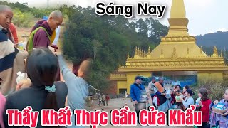 Sáng Này Thầy Minh Tuệ Khất Thực Gần Cửa Khẩu Thái Lan \u0026 Lào!? Phật Tử Rất Đông!?