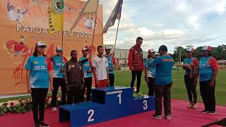 Penyerahan Medali Lari 5000 M Putra