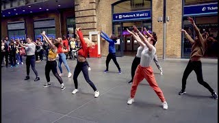 Surprise 'Friends With Benefits' Proposal Flash Mob in Kings Cross!