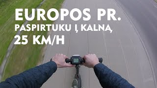 Elektrinis paspirtukas prieš kalną