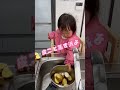 【できみちゃん】1歳の娘が料理のお手伝い shorts