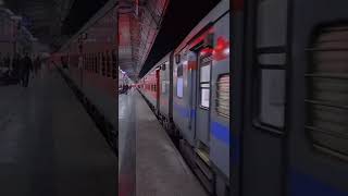Mai Ja Raha Hu Yahase Status/Train Status/SR Views