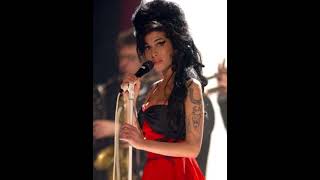 Amy Winehouse Concert Fashion Styles. Retro Rockabilly!