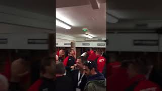 L'ambiance dans les vestiaires Toulonnais après la victoire contre l'UBB