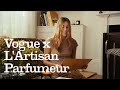 La routine de journaling matinal de Camille Charrière s’accompagne de l’Artisan Parfumeur