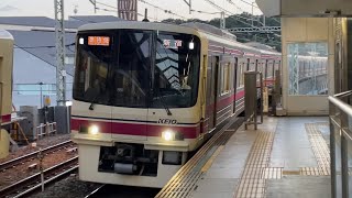 京王8000系8708編成が到着するシーン