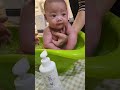 삼둥이 셋째 서인이 목욕중