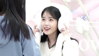 [4K] 191128 아이유 (IU) 화관, 모자 모두보기 Love Poem 팬사인회 영등포 타임스퀘어 by veneto 직캠