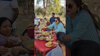 পিকনিকে এসে খেতে দিচ্ছি #youtubeshorts #food #breakfast #picnic #viralreels #minivlog #shortvideo