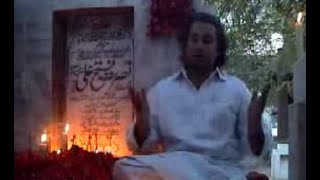 Rahat Fateh Ali Singing at Grave of Nusrat Fateh Ali Khan Rare Video |  नुसरत की कब्र पर रहत