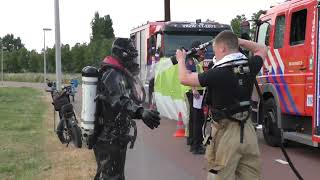 Persoon te water (Brandweer duikoefening) in Purmerend.