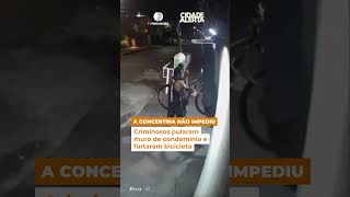 BANDIDOS ATRAPALHADOS: apesar de ficar presa na concertina, bicicleta foi levada pelos criminosos