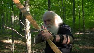 AIMING A PRIMITIVE HICKORY LONGBOW OPEN STANCE OR CLOSED STANCE