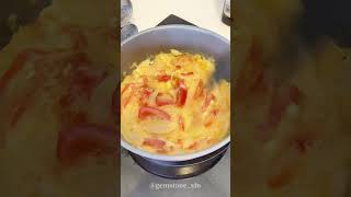 好像太晚加橄欖油⋯第一次切洋蔥🧅Scrambled eggs with tomatoes and onions !❤️ #cooking #food  #shorts