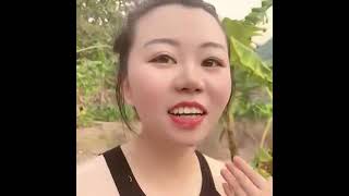 中缅边境的西双版纳 旅游时在一个小山坡里 遇到了穿着很性感的 小姐姐  #我的乡村生活 #农村生活 #记录真实生活#唐飞飞 #西助农行 #农村生活