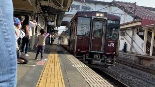 JR東日本キハ110系キハ111-3+112-3(レトロラッピング) 臨時快速花めぐり号仙台行き 福島発車