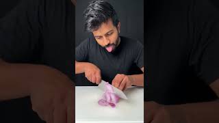 कांदा तुम्हाला का रडवतो? जाणून घ्या कारण why does onion make you cry? #shorts