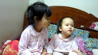 Siv Ching, 4-year-old-cambodian sister, teaches her 2-year-old sister.flv