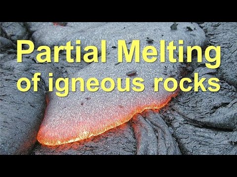 What minerals are the first to crystallize out of a melt?