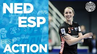 What a finish! Lois Abbingh scores on the buzzer against Spain | Women's EHF EURO 2018