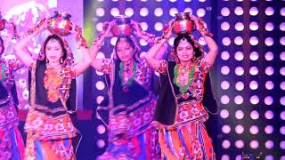 Performance by mom-- Vaagyo are dhol n mor bani than ghat kare