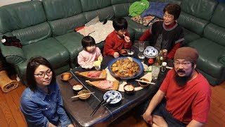 家族ごはん食べる 【 マグロ屋新鮮組（大トロ）＆肉じゃが 】