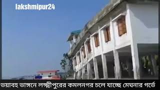 চোখের সামনেই  দোতলা এ ভবনটি ভয়াবহ ভাবে  ধূলিসাৎ