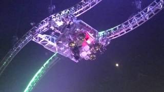 Tommy Lee's Epic Upside Down Drum Solo