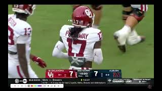 Jaquaize Pettaway has to trust his blocking here for the #Sooners, it costs OU a big play.