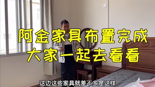 阿金很着急结婚了，新家具布置完毕，阿金按自己想法摆设柜子与沙发，看看这样合理吗