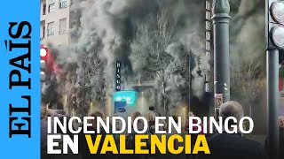 VALENCIA | Un incendio en un bingo cerca de Plaza de España deja una columna de humo negro | EL PAÍS