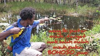 ORANG PAPUA KETAPEL IKAN MISUH PAKE BAHASA JAWA | SLING SHOT FISHING