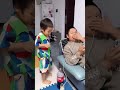 爸爸挺会享受啊，儿子都看不下去了，必须给他长长记性！#Cute baby#Cute#呆萌小米宝#聪明宝宝#萌娃