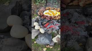 Breakfast is served, who’s in? - perfect breakfast setup in the wilderness - outdoor cooking 🔥