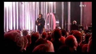 Donna Summer - Bad Girls / Hot Stuff + Speech (Nobel Peace Prize Concert '09)