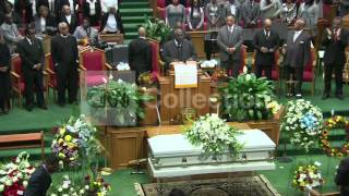 FREDDIE GRAY FUNERAL-FLOWERS ON CASKET